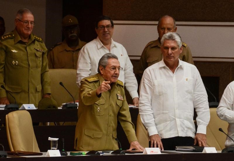 © Reuters. Raúl Castro dice a Trump que cualquier estrategia contra Cuba fracasará