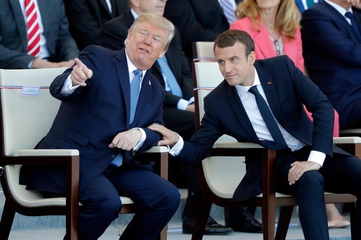 © Reuters. French President Emmanuel Macron and US President Donald Trump attend the traditional Bastille Day military parade on the Champs-Elysees in Paris