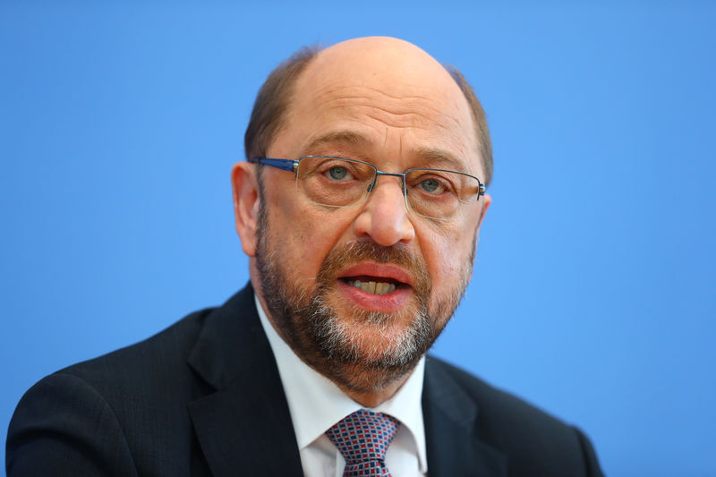 © Reuters. FILE PHOTO - Germany’s Social Democratic Party SPD candidate for chancellor Schulz addresses a news conference in Berlin