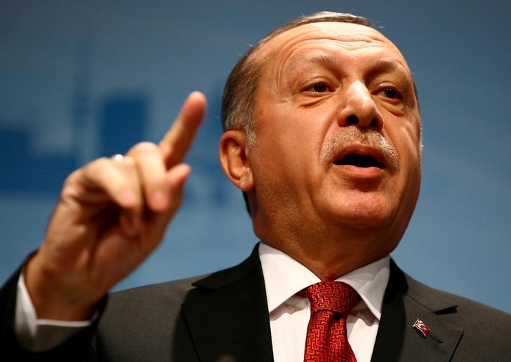 © Reuters. إردوغان يهاجم الاتحاد الأوروبي ويتعهد بإعادة عقوبة الإعدام