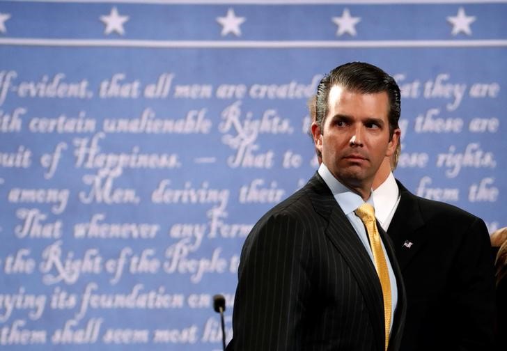 © Reuters. FILE PHOTO: Donald Trump Jr. stands onstage with his father Donald Trump after presidential debate in Hempstead, New York