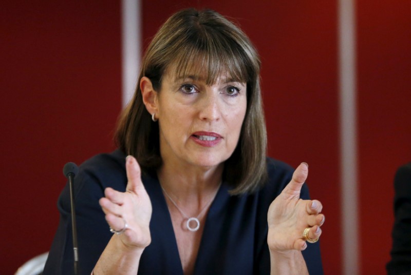 © Reuters. FILE PHOTO: EasyJet CEO McCall speaks at a joint news conference in Diegem