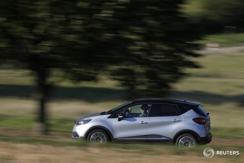 © Reuters. Автомобиль Renault Captur под Страсбургом