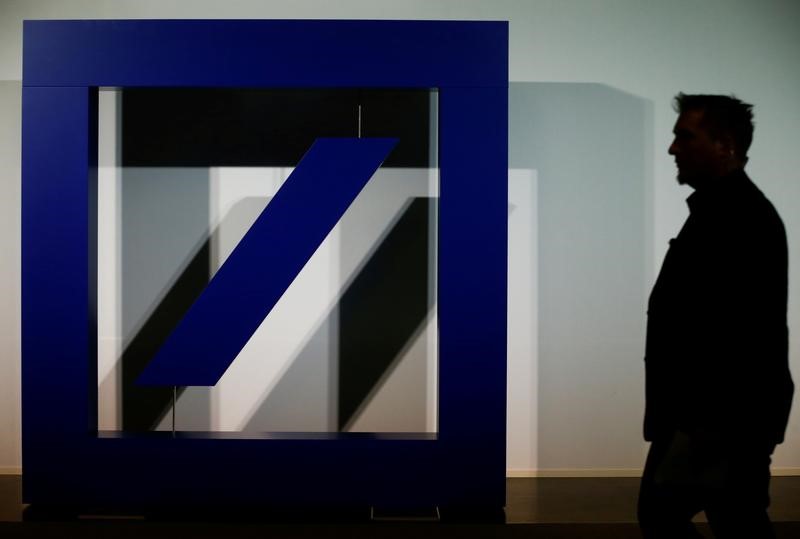 © Reuters. FILE PHOTO: The logo of Deutsche Bank is seen at its headquarters ahead of the bank's annual general meeting in Frankfurt