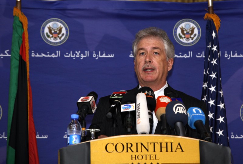 © Reuters. U.S. Deputy Secretary of State William Burns speaks during a news conference in Tripoli