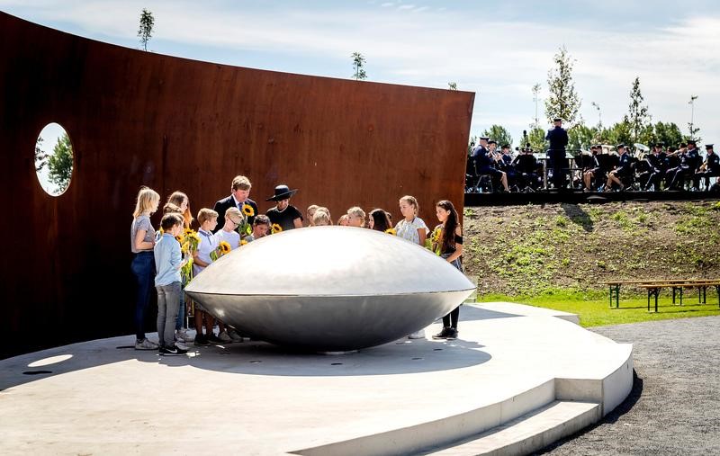 © Reuters. الكشف عن نصب تذكاري في هولندا لضحايا طائرة تحطمت في شرق أوكرانيا