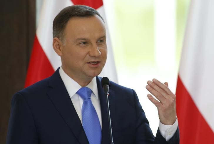 © Reuters. Polish President Duda speaks during a joint news conference with Georgian President Margvelashvili in Tbilisi