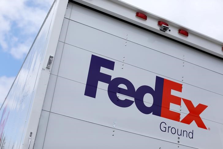 © Reuters. Caminhão da FedEx faz entregas em La Jola, Estados Unidos