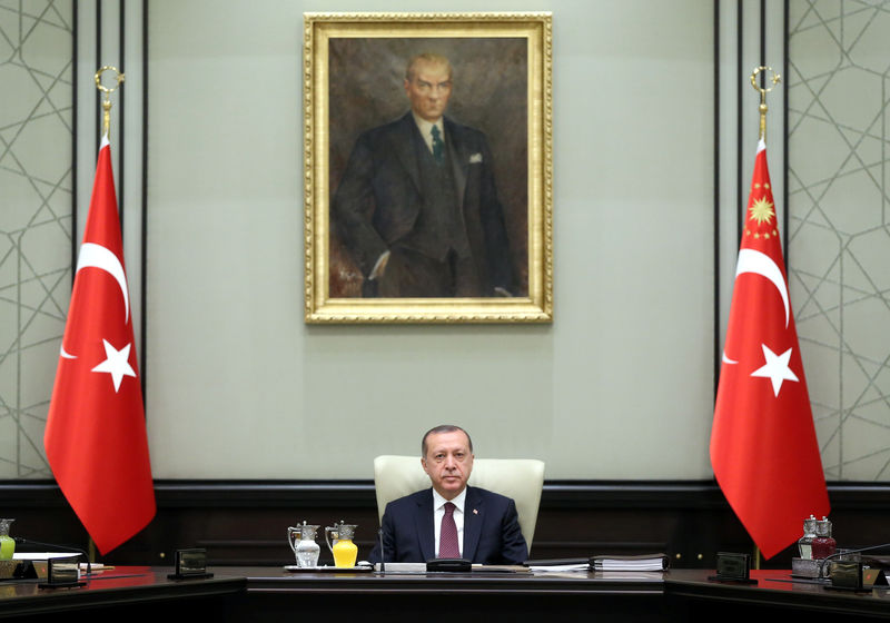 © Reuters. Presidente da Turquia, Tayyip Erdogan, comanda encontro do Conselho Nacional de Segurança em Ancara