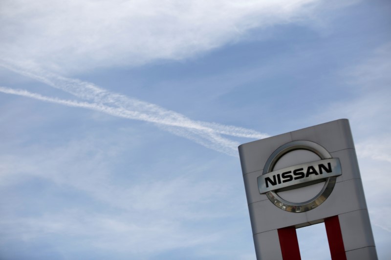 © Reuters. A Nissan logo is seen at a car dealership in Ciudad Juarez