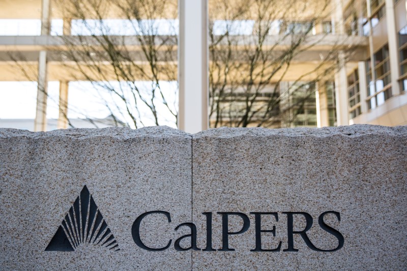 © Reuters. FILE PHOTO: CalPERS headquarters in Sacramento