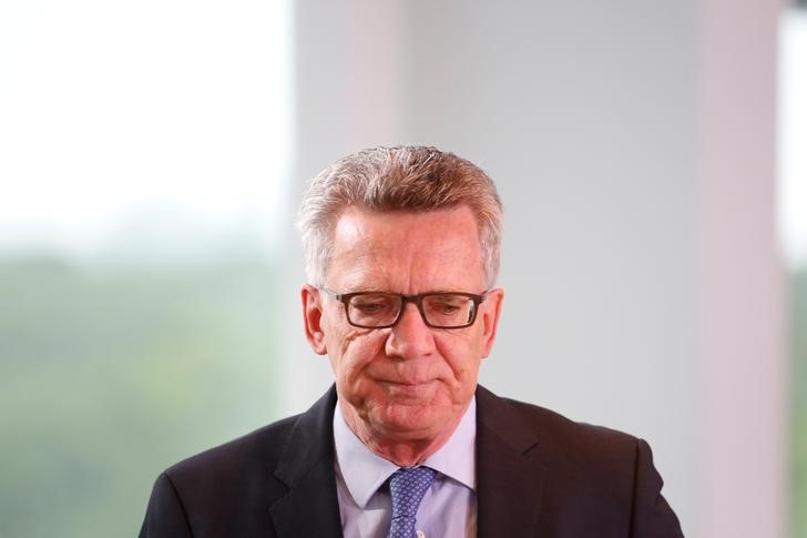 © Reuters. German Interior Minister Thomas de Maiziere attends the weekly cabinet meeting at the Chancellery in Berlin