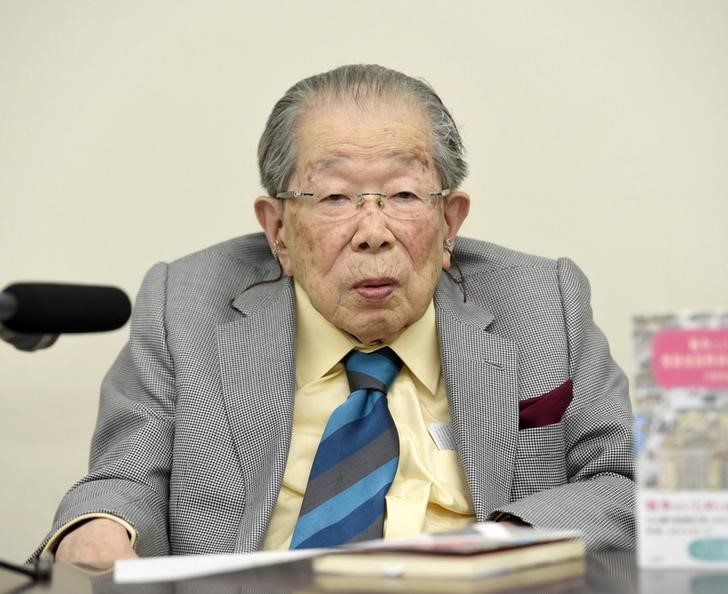 © Reuters. وفاة طبيب ياباني تجاوز المئة بعد أن ظل يتفقد المرضى حتى آخر العمر