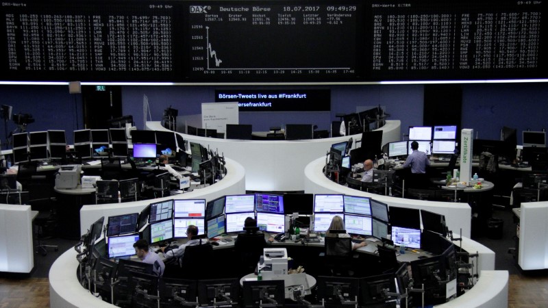 © Reuters. Las bolsas europeas abren a la baja lastradas por Ericsson