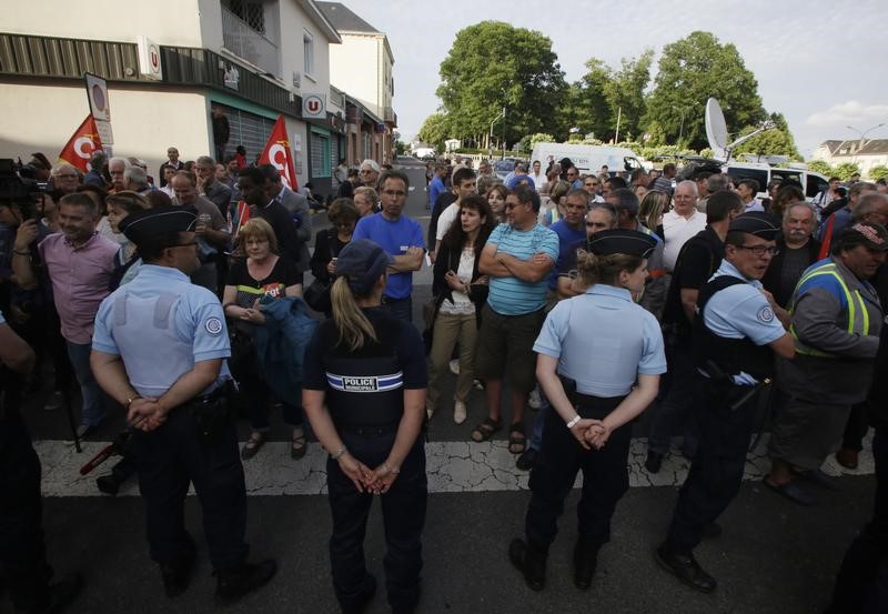 © Reuters. SORT INCERTAIN POUR LES SALARIÉS DE GM&S INDUSTRY