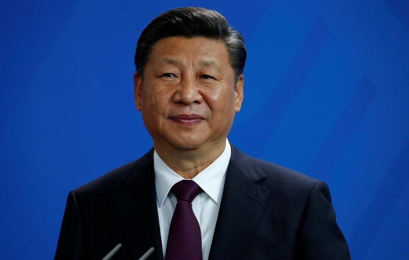 © Reuters. Chinese President Xi Jinping attends a news conference at the Chancellery in Berlin