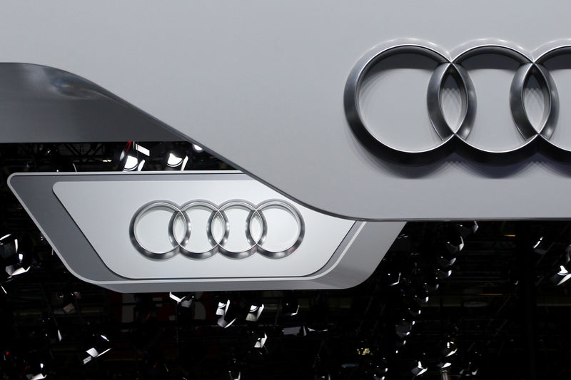 © Reuters. FILE PHOTO - The logo of Audi is pictured at the Auto China 2016 auto show in Beijing