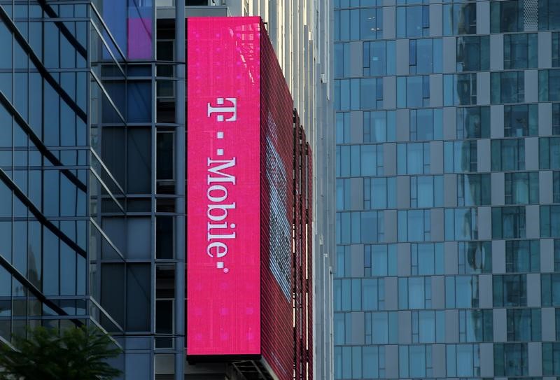 © Reuters. T-Mobile logo is advertised on building sign in Los Angeles