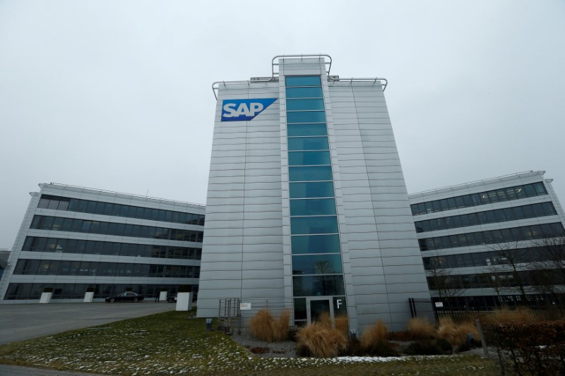 © Reuters. FILE PHOTO: SAP logo at SAP headquarters in Walldorf