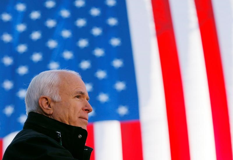 © Reuters. El senador republicano John McCain, diagnosticado con un tumor cerebral