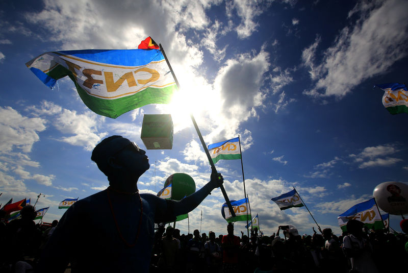 © Reuters. Supporters of the the National Congress for Timorese Reconstruction political party attend a rally ahead of this weekend's parliamentary elections in Dili