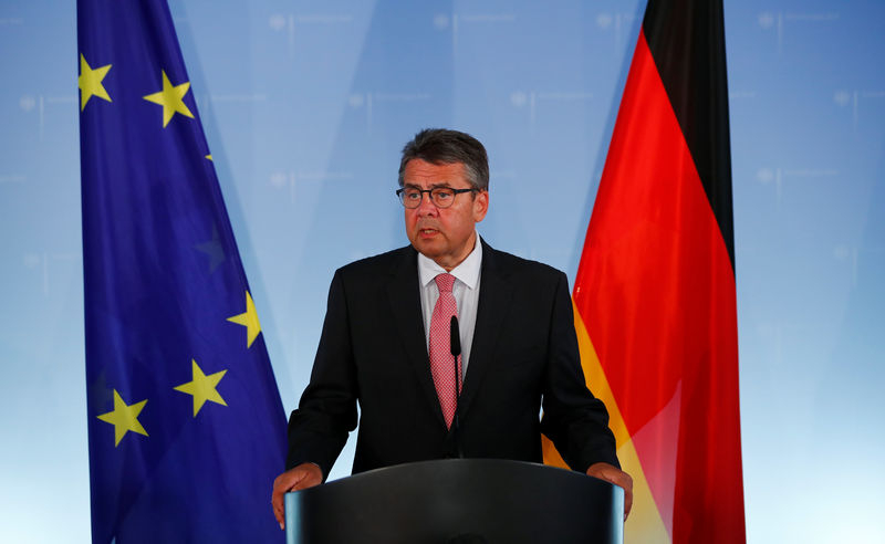 © Reuters. German Foreign Minister Gabriel addresses a news conference in Berlin