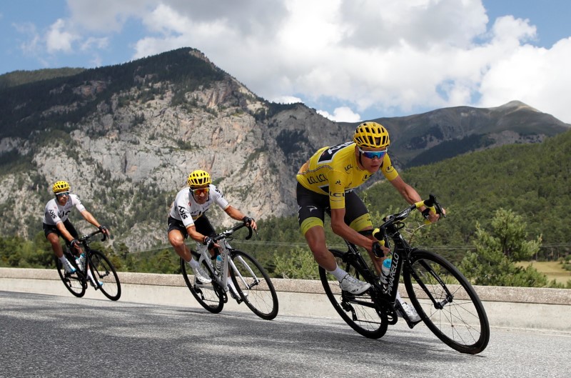 © Reuters. Cycling - The 104th Tour de France cycling race