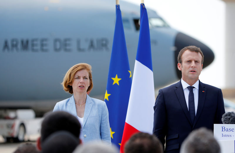 © Reuters. LA DÉFENSE ESPÈRE LIMITER L'IMPACT DES COUPES BUDGÉTAIRES