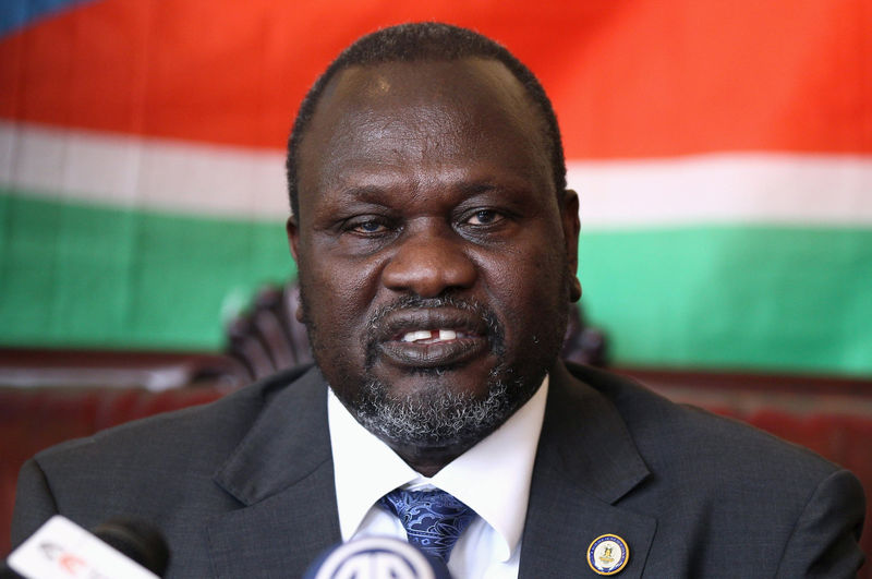 © Reuters. FILE PHOTO: South Sudan's rebel leader Riek Machar addresses a news conference in Addis Ababa