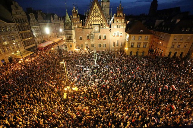 © Reuters. People protest against supreme court legislation in Wroclaw