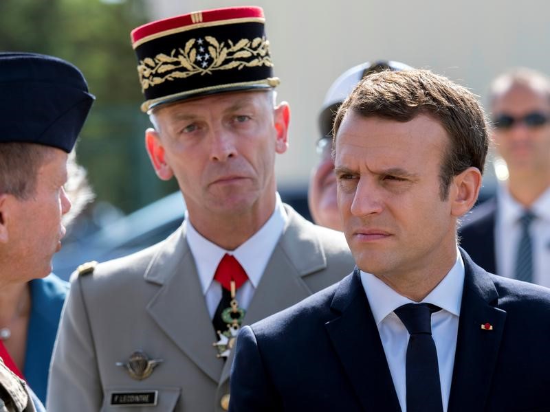 © Reuters. French President Emmanuel Macron stands near newly-named Chief of the Defence Staff French Army General Francois Lecointre during a visit at the military base in Istres