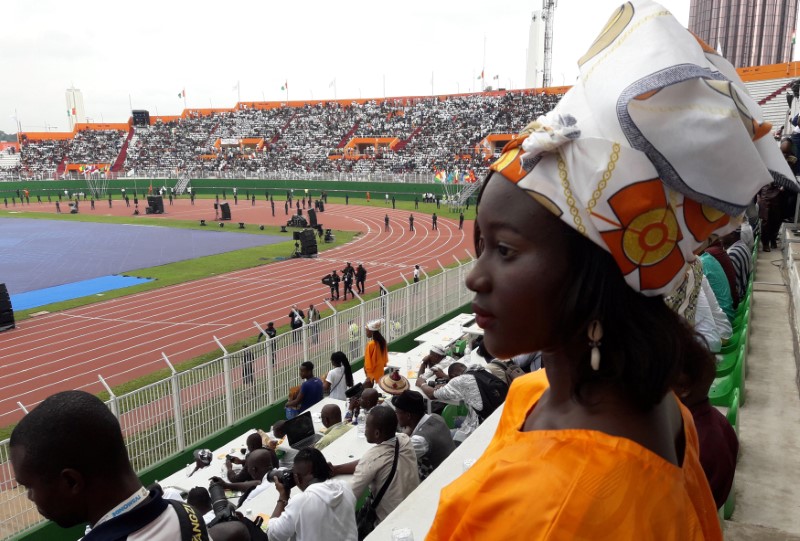 © Reuters. People start gathering at the Felix Houphouet-Boigny stadium ahead of the opening ceremony of the 8th Francophone Games in Abidjan