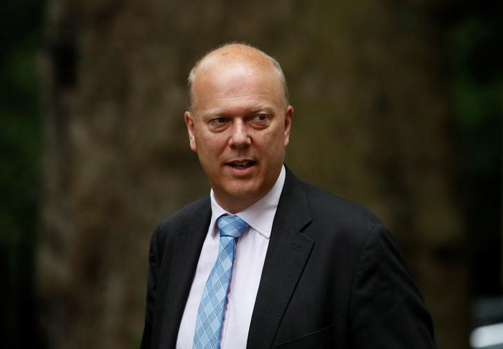 © Reuters. Britain's Secretary of State for Transport, Chris Grayling, arrives in Downing Street for a cabinet meeting, in central London