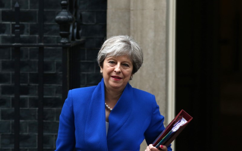 © Reuters. Britain's Prime Minister Theresa May leaves Downing Street in London