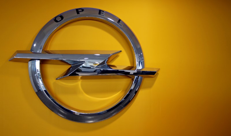 © Reuters. The logo of German car maker Opel is seen at a dealership in Marseille