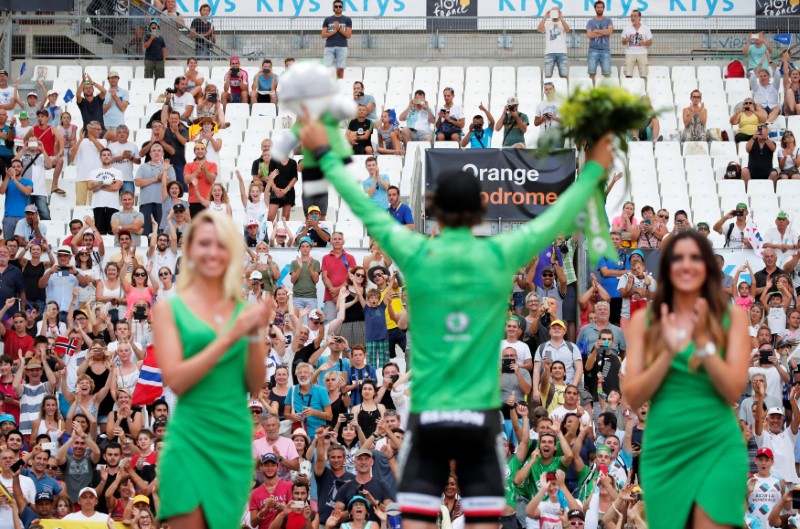 © Reuters. Cycling - The 104th Tour de France cycling race