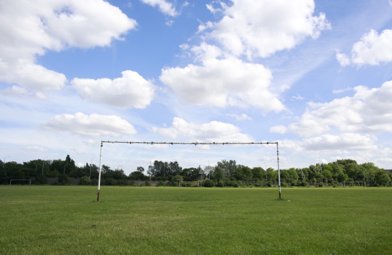 © Reuters. Soccer goalposts stand in a playing field in Hackney Marshes in east London