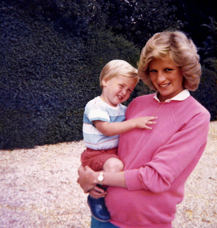 © Reuters. Britain's Prince William, the Duke of Cambridge and the late Diana, Princess of Wales are seen in an undated photo released by Kensington Palace