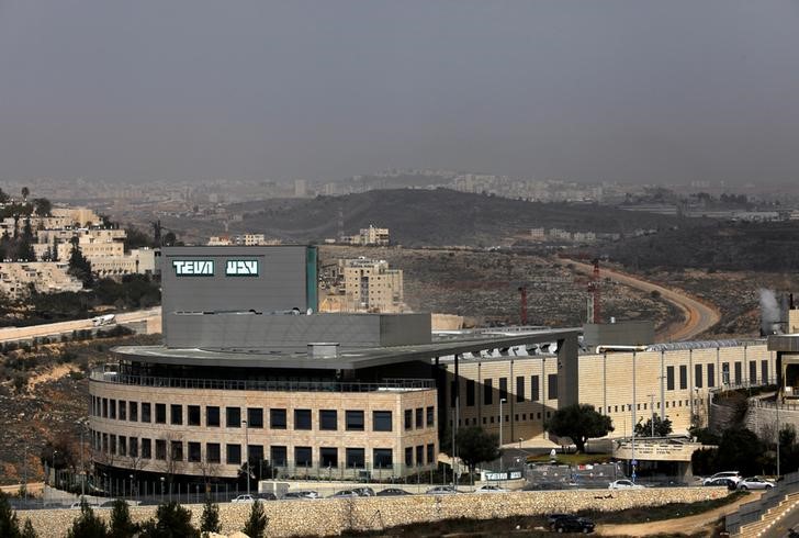 © Reuters. A building belonging to Teva Pharmaceutical Industries, the world's biggest generic drugmaker and Israel's largest company, is seen in Jerusalem