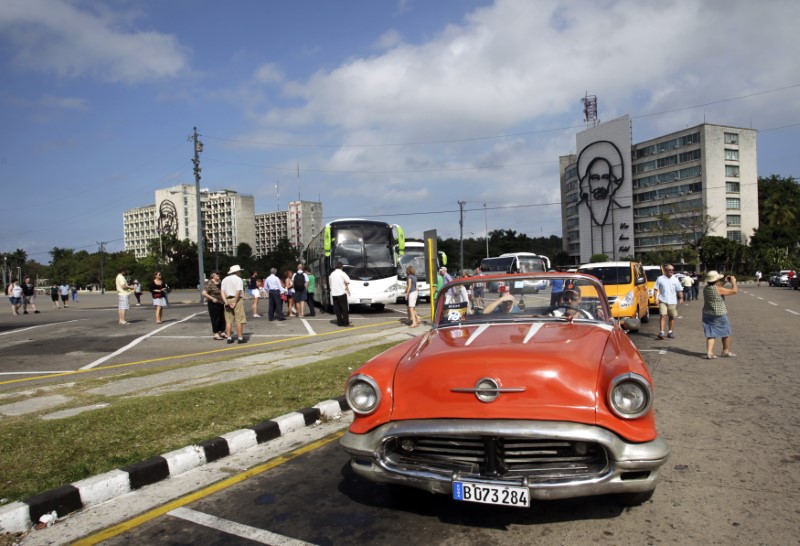 © Reuters. Tourists visit Revolution Square in Havana