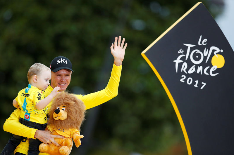 © Reuters. Chris Froome gana su cuarto título del Tour de Francia