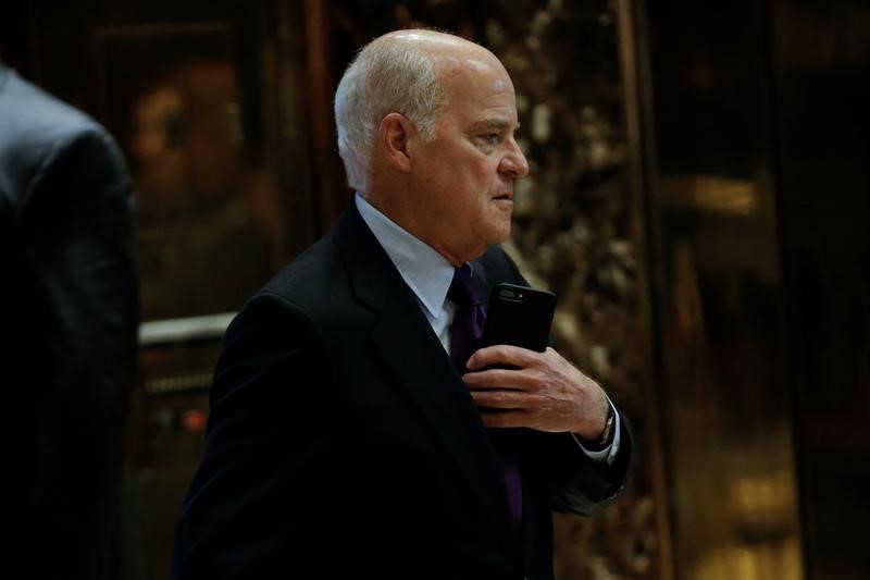 © Reuters. Businessman Henry R. Kravis arrives for meeting with U.S. President-elect Donald Trump at Trump Tower in New York