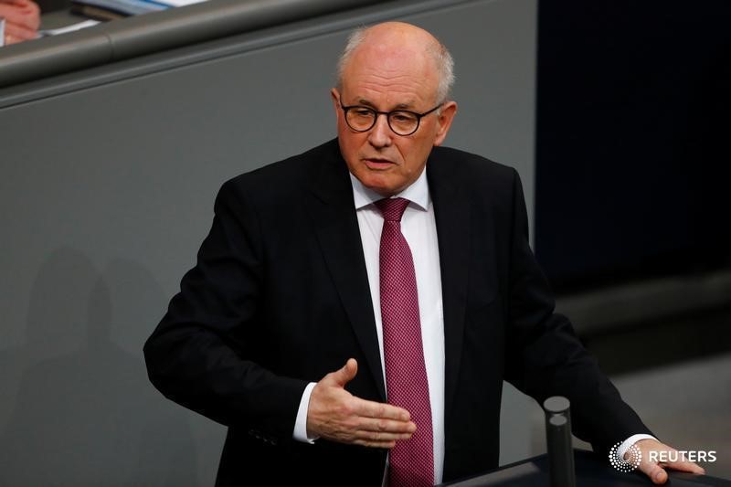 © Reuters. Volker Kauder of the CDU attends a session of the lower house of parliament Bundestag to vote on legalising same-sex marriage, in Berlin