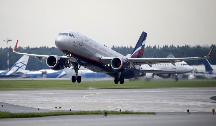 © Reuters. Самолет Аэрофлота вылетает из аэропорта Шеремерьево