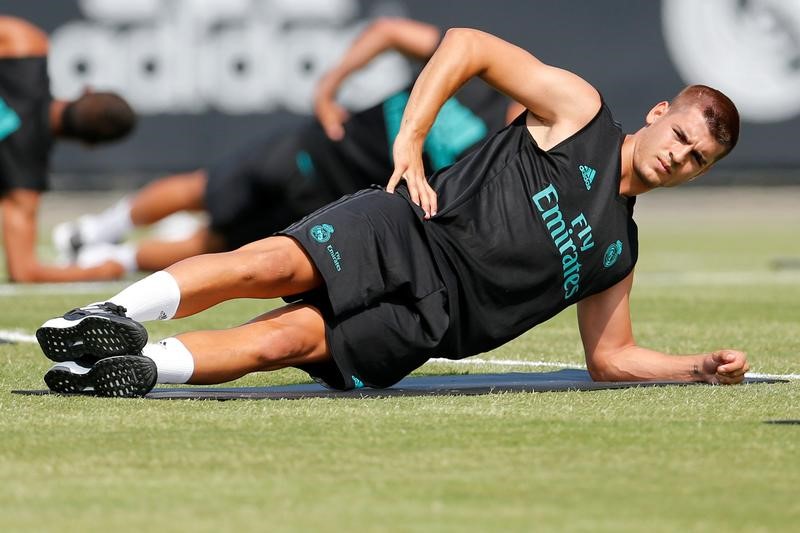 © Reuters. Fábregas: El Chelsea necesita a Morata al más alto nivel para suplir el vacío de Costa