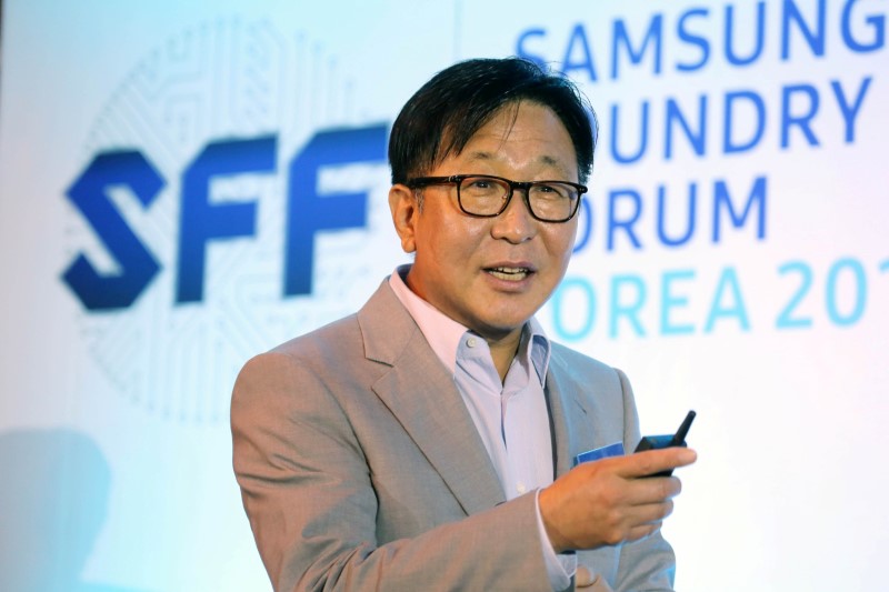 © Reuters. ES Jung, executive vice president and head of Samsung ElectronicsÕ foundry business speaks at a Samsung event in Seoul