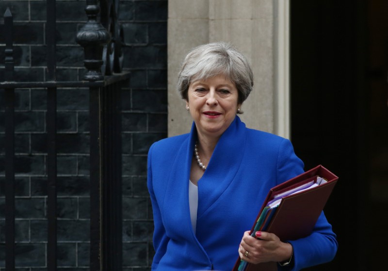 © Reuters. Britain's Prime Minister Theresa May leaves Downing Street in London