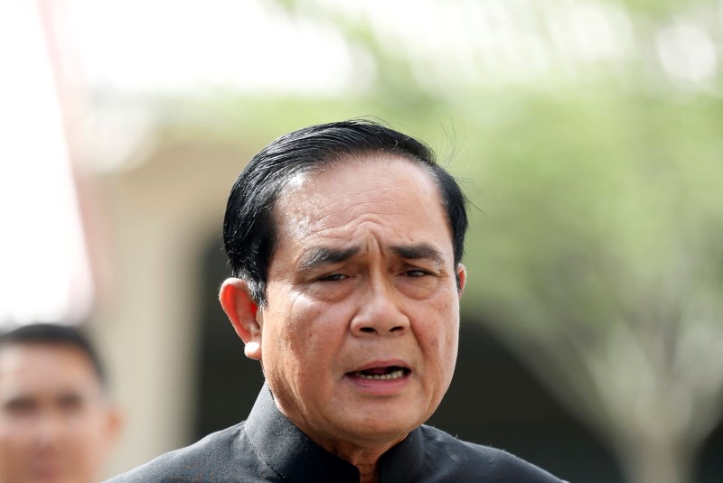© Reuters. Thailand's Prime Minister Prayuth Chan-ocha arrives to attend a weekly cabinet meeting at Government House in Bangkok