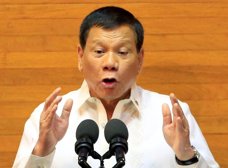 © Reuters. رئيس الفلبين يقول إنه سيحدث ويعزز الجيش للتصدي لكل التهديدات