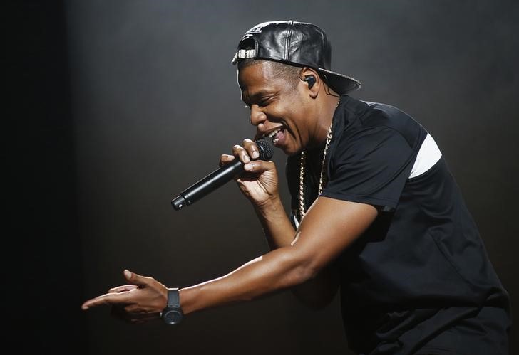 © Reuters. Jay-Z faz show em Paris